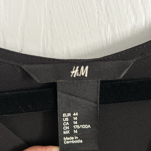 H & M sheer black 3/4 sleeve balloon sleeve button down v-neck top. - Picture 7 of 7